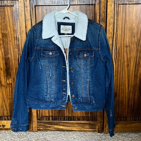 Ashley-Vintage Charm Jackets & Blazers - 🎁NWT Ashley-Vintage Charm denim jacket with sherpa collar!